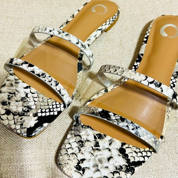 JOURNEE COLLECTION RAMIRA SLIDE SANDALS - Picture 4 of 7